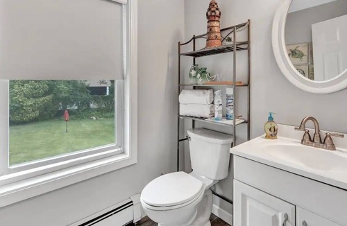 Stratford House | 2.3mi from Short Beach, 3 Bed 1.5 bath