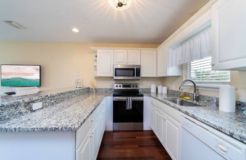 St. Augustine Beach Cottage | 2.5 15th Street - The Bailey Bungalow