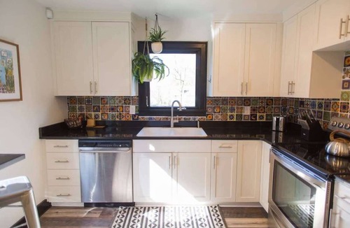 Eastwood House | 2.5 Miles From DT, 2 Spaces