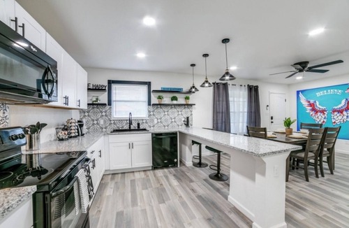 Lackland Terrace House | 2.5 Miles To Lackland AFB FornBMT Graduation/6 Miles To SeaWorld