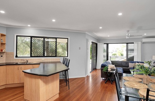 Rainbow Beach House | 2/6 Indigo Avenue - Rainbow Beach. Beautifully presented, air-conditioned family beach getaway