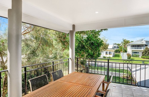 Rainbow Beach House | 2/6 Indigo Avenue - Rainbow Beach. Beautifully presented, air-conditioned family beach getaway