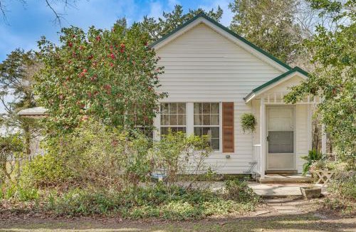 Martin House | 2-Acre Farmhouse w/Animals! Allendale Retreat