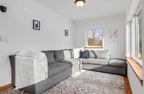 Basalt House | 2 Acres Remodel WalkTo Willit