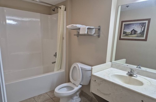 Chickamauga Hotel | 2 Affordable Queen Rooms Surrounded by Historical & Fun Destinations