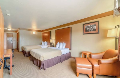 Beeville Hotel | 2 Affordable Rooms with 2 Queen Beds Perfect for a Relaxing Family Trip