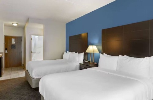 Mundelein Hotel | 2 Affordable Units | 4.7 miles to University of St. Mary | Pets Allowed