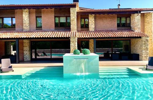 Noriega Apartment | 2 Apartamentos en villa con piscina privada en Asturias El Marquesau