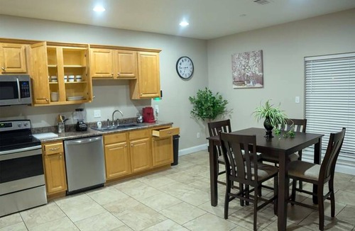 Kreole Apartment | 2 Apartments · Top Floor · 6BR 4BA · Sleeps 12