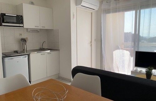 Balaruc-les-Bains Apartment | 2* Apt with AC and Pets Allowed in Balaruc-les-Bains