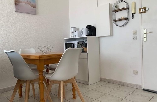 Balaruc-les-Bains Apartment | 2* Apt with AC and Pets Allowed in Balaruc-les-Bains