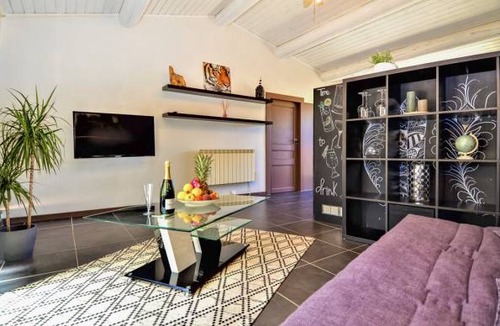 Saint-Genies-de-Comolas House | 2 bedroom accommodation in St-Génies-de-Comolas