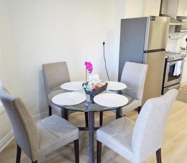 Oakville House | 2 Bd - 1 Bth Main Floor Walk-Out Unit - 2 Parkings - Licensed