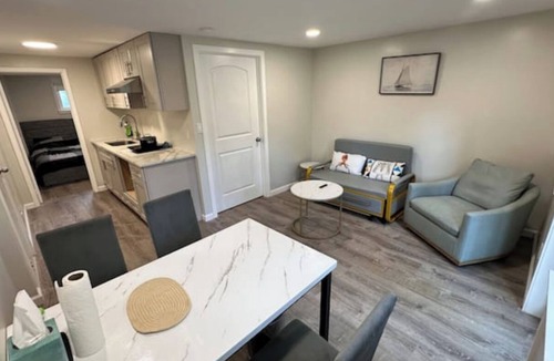 Thomaston House | 2 Bd 2 Ba Unit laundry &kitchen