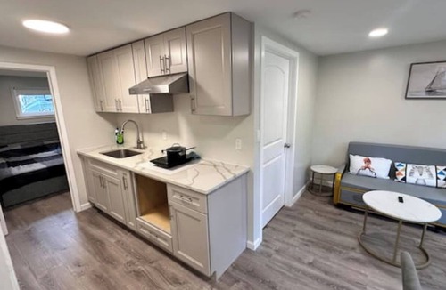 Thomaston House | 2 Bd 2 Ba Unit laundry &kitchen