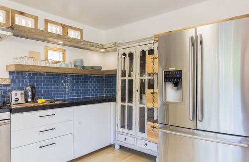 Dawson House | 2 BD/2 BA w home office AND separate work studio. Pet friendly!