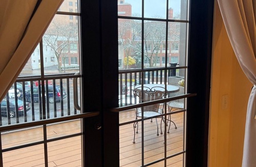 Downtown Syracuse Apartment | 2 bd 2bth in Downtown Syracuse w/Charging station great relaxing stays Sleeps 8