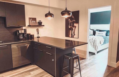 Nashville Condo | 2 BD MATTE BLACK CONDO - MUSIC ROW - GUITAR POOL