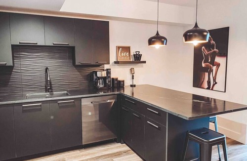 Nashville Condo | 2 BD MATTE BLACK CONDO - MUSIC ROW - GUITAR POOL