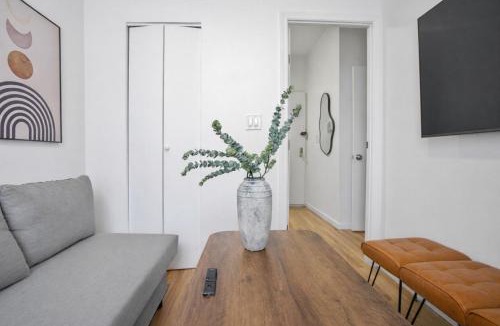 Manhattan Valley Apartment | 2 BD Tranquil Unit close to Central Park