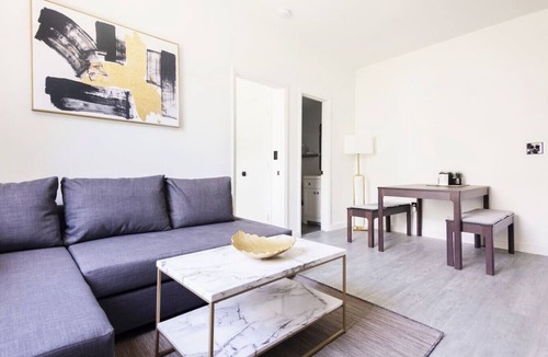 Flamingo/Lummus Condo | 2 Bdr/1 Bth CHIC & COZY Apartment on Collins Ave
