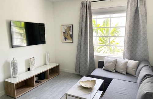 Flamingo/Lummus Condo | 2 Bdr/1 Bth CHIC & COZY Apartment on Collins Ave