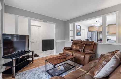 Greenfield Park Apartment | 2 BDR -10 min de la Ronde et Parc Jean Drapeau South Shore Montreal