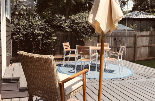 Guthrie House | 2 BDR-2.5 Bath beautifully remodeled 1930 cottage 2 blocks from Downtown