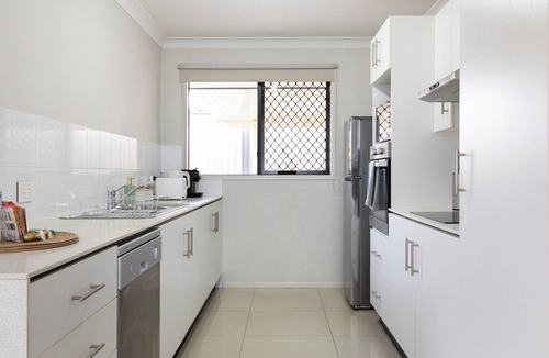 Acacia Ridge Apartment | 2 Bdr Apt! Full Kitchen! Covered Parking! 6AS2