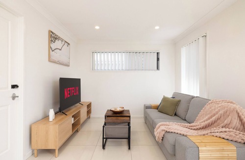 Rocklea Apartment | 2 Bdr Apt! Spotless! Garage Parking! 316D2