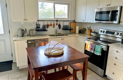 Vanier Apartment | 2 bdr Hilltop Suite 5 minutes from Downtown