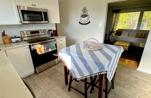 Vanier Apartment | 2 bdr Hilltop Suite 5 minutes from Downtown