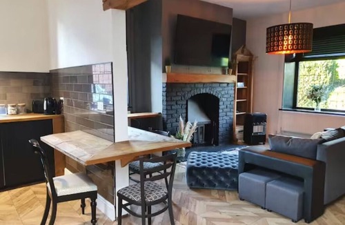 Rochdale House | 2 BDR House - Ideal for Short Breaks & Contractors