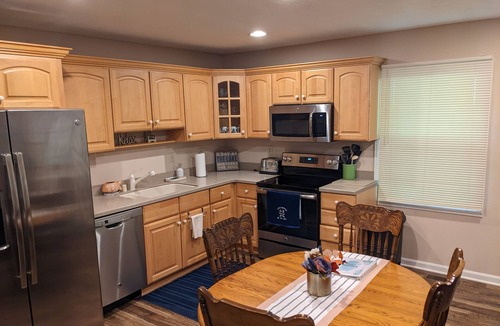 Se Ree House | 2 bdrm/1 bath lakefront home on Rough River Lake