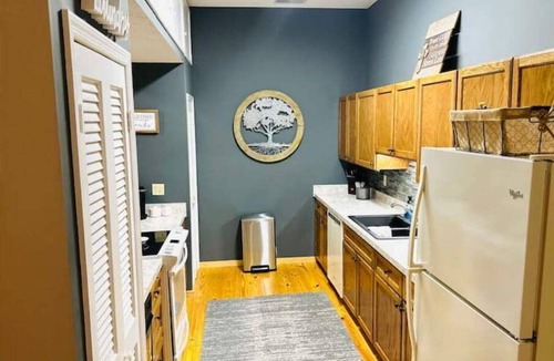 Livingston Apartment | 2 bdrm 3bath downtown apartment