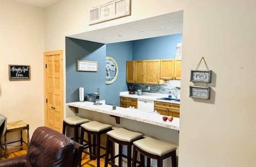Livingston Apartment | 2 bdrm 3bath downtown apartment
