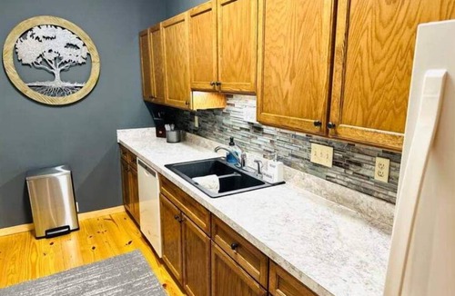 Livingston Apartment | 2 bdrm 3bath downtown apartment