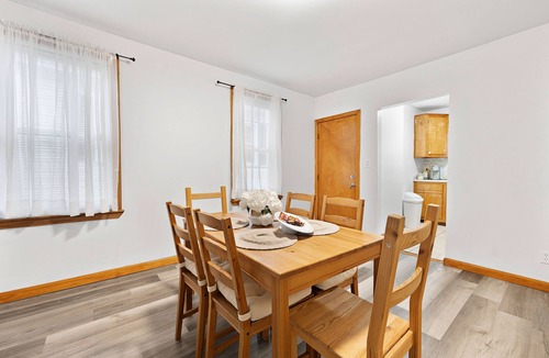 New Bedford Apartment | 2 Bdrm Apartment - King size bed 8 mins to downtown