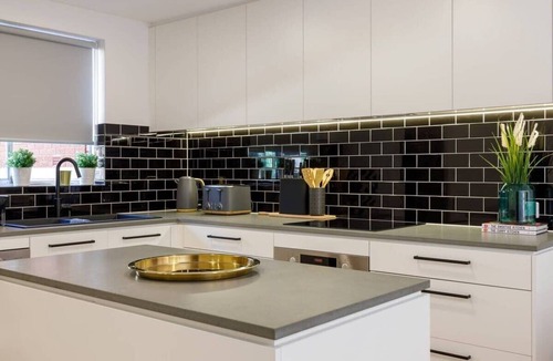 Annandale Apartment | 2 Bdrm Apt in Annandale with Courtyard & Parking