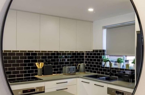 Annandale Apartment | 2 Bdrm Apt in Annandale with Courtyard & Parking