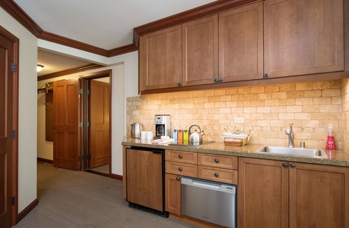 Olympic Valley Resort | 2 BDRM Hyatt’s EVERLINE™️Resort@Spa! Amenities galore.Ski-inout,pools,hot tubs 😎