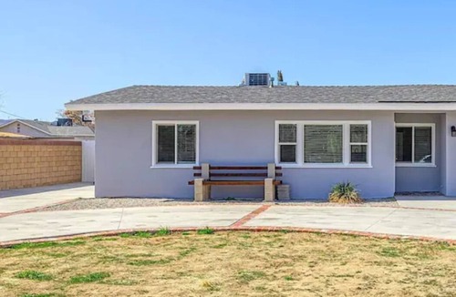 Lancaster House | 2 Bdrm inc Full Kitchen/Bath/Laundry/Living Room