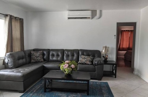 Lancaster House | 2 Bdrm inc Full Kitchen/Bath/Laundry/Living Room