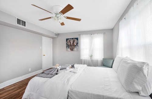 Bella Vista Apartment | 2 Bdrm Large Upenn/Drexel Univ Studio