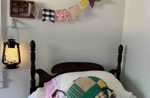 Ivan Cabin | 2 bdrm peaceful guest house stay