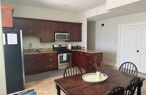 Bountiful Apartment | 2 Bdrm Private Basement Apartment Sleeps 6