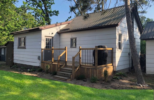 Wasaga Beach Cottage | 2 bdrm. sleeps 7, just a short walk to beach 1 !