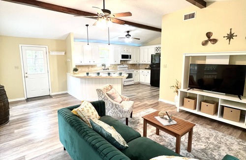 Montgomery Cabin | 2 BDRM Treehouse Hideaway- Lake Conroe | Boat ramp