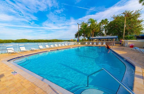 Ruskin Villa | 2 bdrm Waterfront Private Beach Resort! Sleeps 7! Walk to the beach and Restaurants.