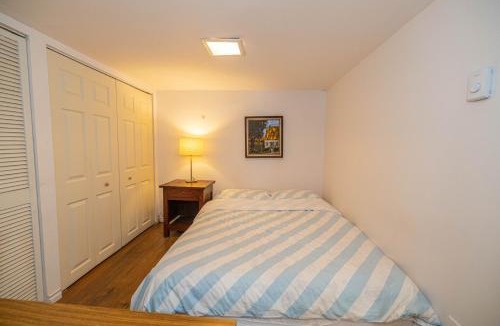 Pinehouse Apartment | 2 BDRS at DT-Near 2 metros, Atwater Market, Concordia